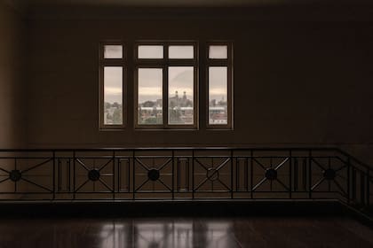 Desde las ventanas del último piso que dan al Este se puede ver el Río de la Plata.