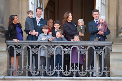En 2012, durante las celebraciones por los 40 años del reinado de Margarita, sus hijos, nueras y nietos saludaron desde el balcón del Palacio Amalienborg