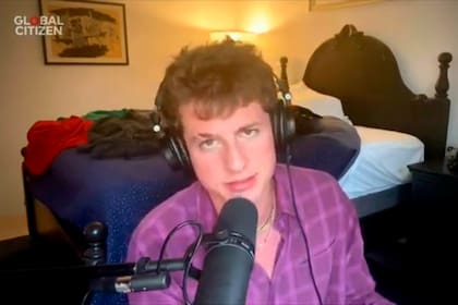Charlie Puth, brindó una versión de su éxito "See you again"