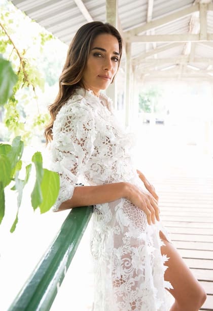 "Enamorada es una palabra que define mucho, pero si me preguntan por mi estado sentimental, diría que estoy muy bien, muy feliz", confiesa.