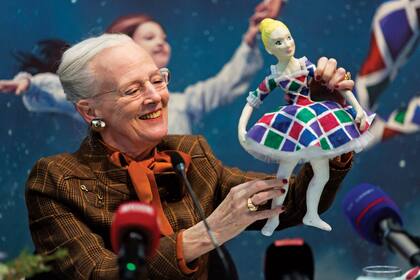 Durante la conferencia de prensa después del primer ensayo de Cascanueces, en octubre de 2018, le preguntaron cuál de sus diseños le gustaba más y ella eligió el vestido de Columbine, y lo mostró con la muñeca en las manos.