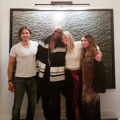 Durek da charlas en todo el mundo, pero hace base en Los Ángeles, donde es reconocido como el "coach" espiritual de las estrellas. Una de sus amigas más famosas es Gwyneth Paltrow