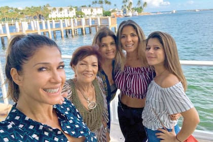 Fulop recorrió las playas de Florida junto a su mamá Cleo; su hermana Jennifer y sus sobrinas Stephanie y Tiffany.