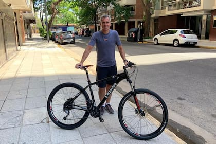 Adrián Puente confesó que salir a andar en bicicleta es su pasatiempo "salvador" para sostener una vida saludable