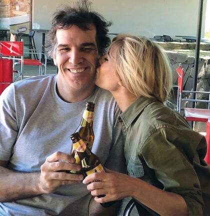 La ex mujer de Daniel Scioli y quien fuera su jefe de prensa durante la campaña presidencial ya muestran su amor, sin temor al qué dirán.