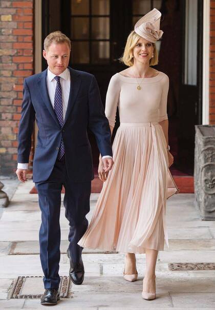 Louis tuvo seis padrinos, todos amigos íntimos de sus padres, como Guy Pelly, que asistió a la ceremonia con su mujer, Elizabeth Wilson.