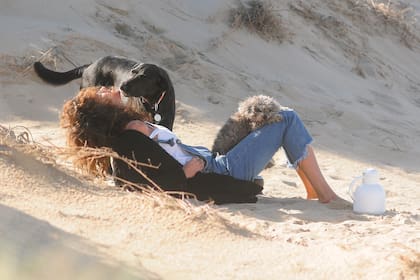La acompañaron sus perros Allegra y Renzo