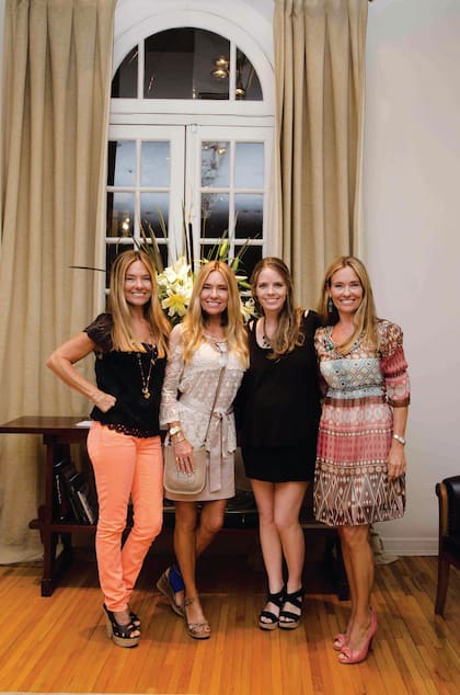 En 2011, María Laura Trotz; María Emilia Zavaleta y su mamá María Eugenia, la alentaron en una nueva exposición.