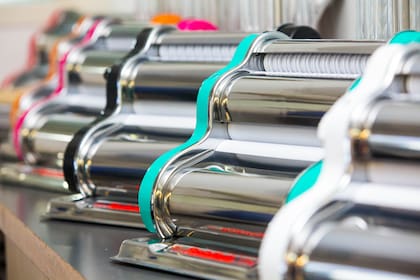 La incorporación del color en los laterales la volvió más parecida al modelo retro de los años 50, antes de ser toda cromada