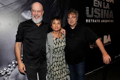 El fotógrafo junto a Hilda Lizarazu y Lito Vitale
