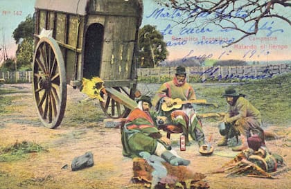 Imagen de gauchos retratados en una postal.