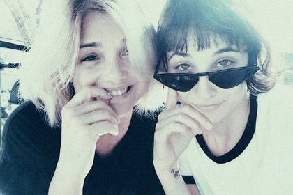 Flor posa junto a su mamá, Araceli González, con quien comparte el rodaje de la película "Sola".