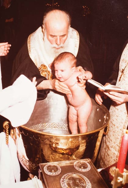 En el bautismo por el rito ortodoxo griego.