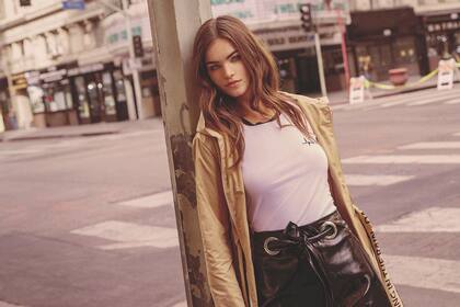 Arandelas y looks bien sexys en la nueva campaña de Ossira