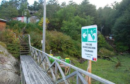 Como el pueblo está a orillas del mar, están preparados para evacuaciones por tsunami