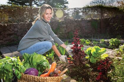 Fue durante el “encierro” que Elina sacó a la luz su faceta como cocinera y se luce con recetas que llevan ingredientes cosechados de su huerta y de los árboles frutales que tienen en el jardín. “A mí me gusta sorprenderlo con platos nuevos”, cuenta