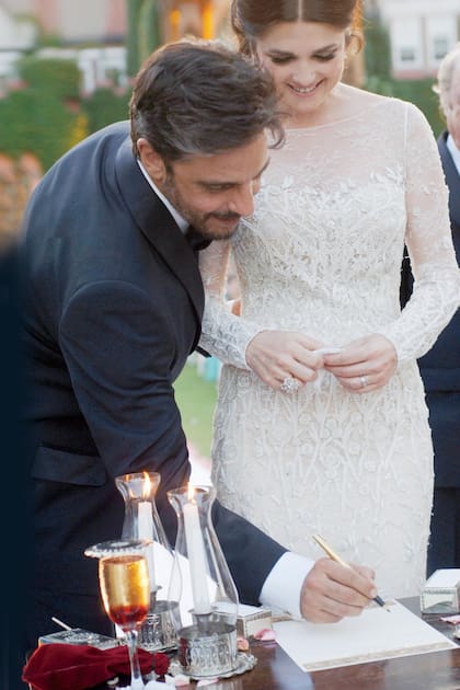 Los anillos de Tiffany se los regaló Fabián a Araceli seis meses después de empezar a salir. Y les grabaron la palabra “Amour” con la fecha de la boda