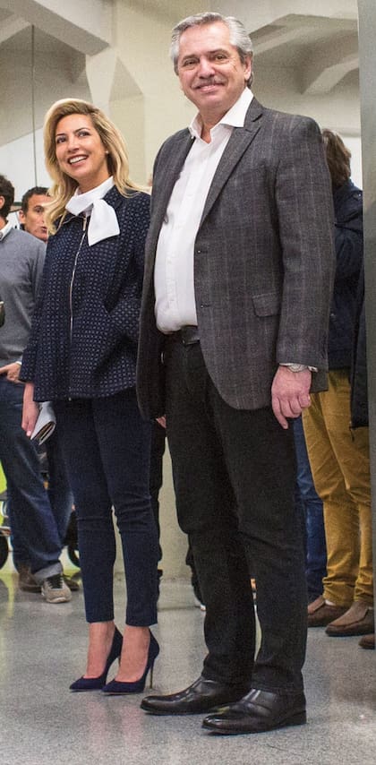 Junto a su novio, Alberto Fernández, cuando fueron a votar en las PASO.