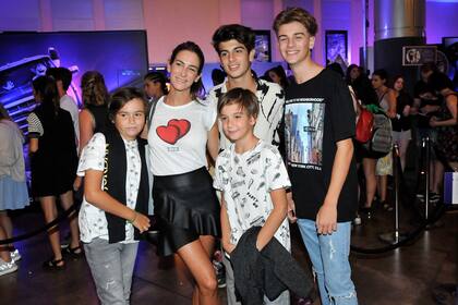 Puli Demaría rodeada de sus hijos