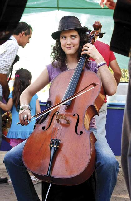 En la feria de Las Rosas los sábados se oyen acordes de chelo.