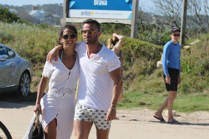 Ni Carlos Paz, ni Mar del Plata; este fin de año Cinthia Fernández prefirió pasarlo distendida en Punta del Este, junto a su pareja, el empresario Martín Baclini