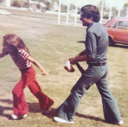 En tiernas imágenes, a los 6 años junto a Martín, su papá del corazón