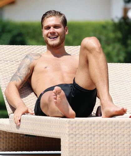 Es islandés pero vive en Alemania donde juega para el SV Sandhausen, equipo de la segunda división.