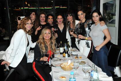 Tras el show, algunas de las "elegidas" compartieron una cena para celebrar el encuentro