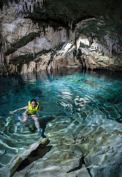 Para optimizar el tiempo, muchos turistas optan por contratar un tour que los lleve a visitar tres o cuatro cenotes