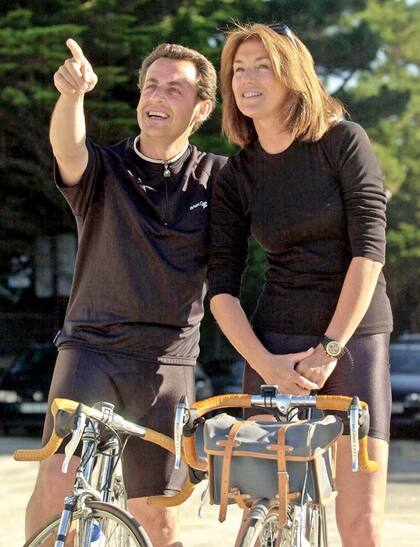 Era octubre de 2007 cuando el recién nombrado Presidente de Francia, Nicolas Sarkozy, y su mujer, Cécilia, anunciaban su separación tras once años de matrimonio.