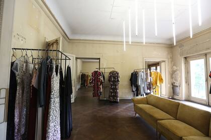 Los ambientes de un señorial palacio diseñado por Bustillo se segmentan para mostrar la propuesta de los diferentes diseñadoras que participan en la iniciativa.