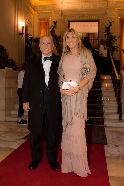 Alejandro y Bettina Bulgheroni. La empresaria lució un vestido de Chanel