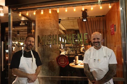 Mads y Tomás Kalika (Gentileza Tuti Gianakis Remix)