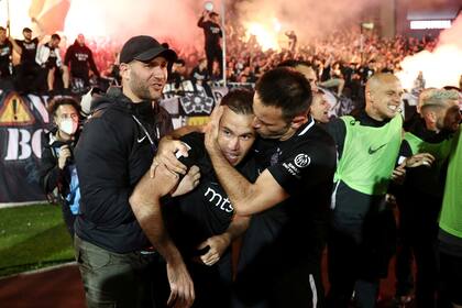 En medio de los festejos, el uso del tapaboca de un fotógrafo fue la excepción, entre tanto júbilo