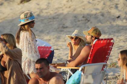 ¡Salió el sol! Luciana Salazar disfrutó del atardecer junto a sus amigos