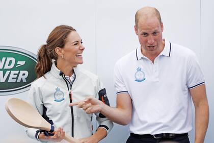 Tras la regata, Kate se tomó con un humor la entrega de premios donde recibió un cucharón de madera por haber llegado última a la meta. Su marido, en cambio, obtuvo el tercer lugar