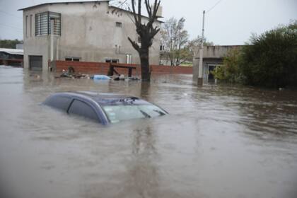 a Zárate Ruta 6 cortada por inundación