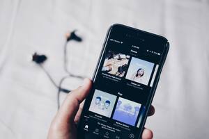 Spotify ya permite añadir videos a sus podcasts