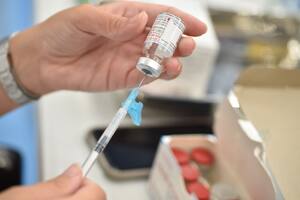 La vacuna de refuerzo bivalente de Moderna muestra eficacia contra las subvariantes de ómicron