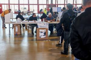 Uno de cada cinco ecuatorianos residentes en España vota en los comicios de este domingo