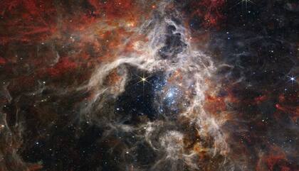 06/09/2022 La cámara de infrarrojo cercano de Webb (NIRCam) muestra en la imagen la región de formación de estrellas de la Nebulosa de la Tarántula bajo una nueva luz. POLITICA INVESTIGACIÓN Y TECNOLOGÍA NASA, ESA, CSA, STSCI,