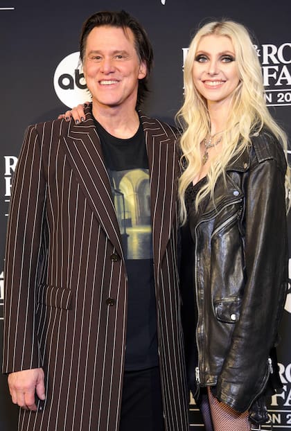 08 November 2025 - Los Angeles, California - Jim Carrey, Taylor Momsen. 2025 2025 Rock & Roll Hall Of Fame Induction Ceremony Press Room held at Peacock Theater. (Credit Image: © AdMedia via ZUMA Press Wire) EDITORIAL USAGE ONLY! Not for Commercial USAGE!