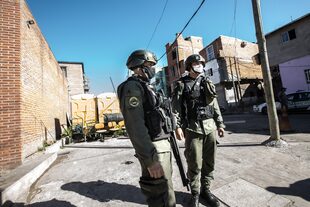 Gendarmes están a cargo del patrullaje dentro de la villa 1-11-14 (archivo)