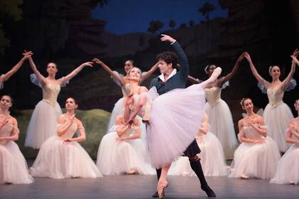 Isaac Hernández y Jurgita Dronina en "La Sylphide" del English National Ballet