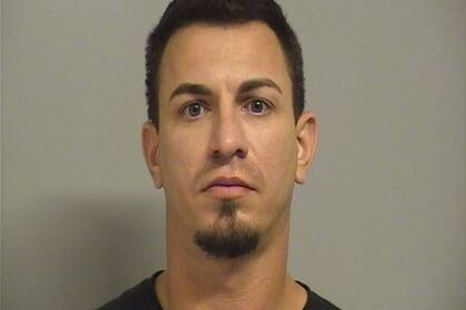 Un padre de Oklahoma fue arrestado después de que sus dos hijos fueran dejados en una camioneta encerrados por cinco horas y murieron