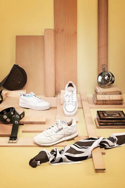 1. Bandolera de cuero croco (Prüne). 2. Cali Sport Glow, una nueva versión del clásico Puma California. 3. Cinto de cuero acharolado verde con ojalillos (Prüne). 4. Zapatillas Supercourt (Adidas). 5. Zapatillas Classic Leather LTHR (Reebok). 6. Pañuelo seda (Perramus)