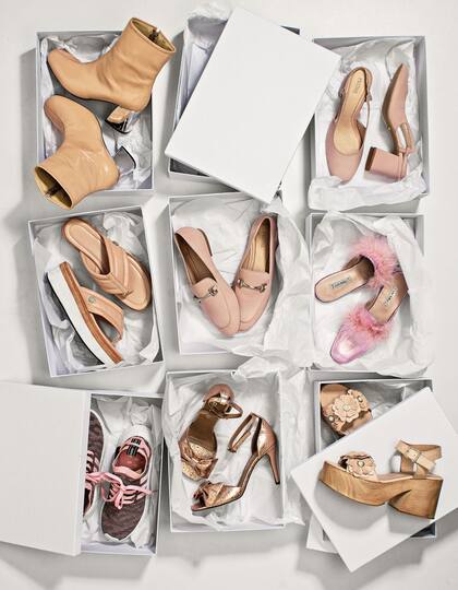 1. Bota con taco plateado (Tucci). 2. Sandalias con hebilla (Prüne). 3. Con plataformas (Vitamina). 4. Mocasines (Prüne). 5. Chata de cuero con plumas (Las Pepas). 6. Zapatillas de tela (Adidas). 7. Stiletto con moño (Paruolo). 8. Plataforma con flores (Viamo)