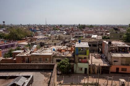 1 de febrero, 2018 – La Villa 15, o Ciudad Oculta, comenzó su crecimiento en la década del 30. Desde 1980, el Elefante se empezó a poblar paulatinamente de familias que no tenían otro lugar donde vivir.