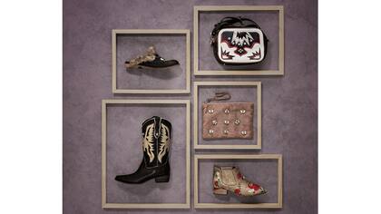 1. Mocasín con pelo (A pie) // 2. Bota texana de cuero ($ 7000, Rapsodia) // 3. Cartera rectangular en rojo y bordó ($ 6800, Jazmín Chebar) // 4. Sobre con apliques ($ 2650, Clara Ibarguren) // 5. Botas camel con flores ($ 5200, Ricky Sarkany)