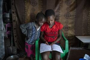 Casi 77 millones de estudiantes siguen con sus escuelas cerradas por la COVID-19, alerta UNICEF